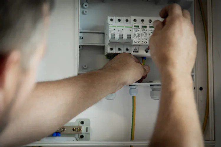 Instalacja zabezpieczeń systemu PV z falownikiem Blaupunkt