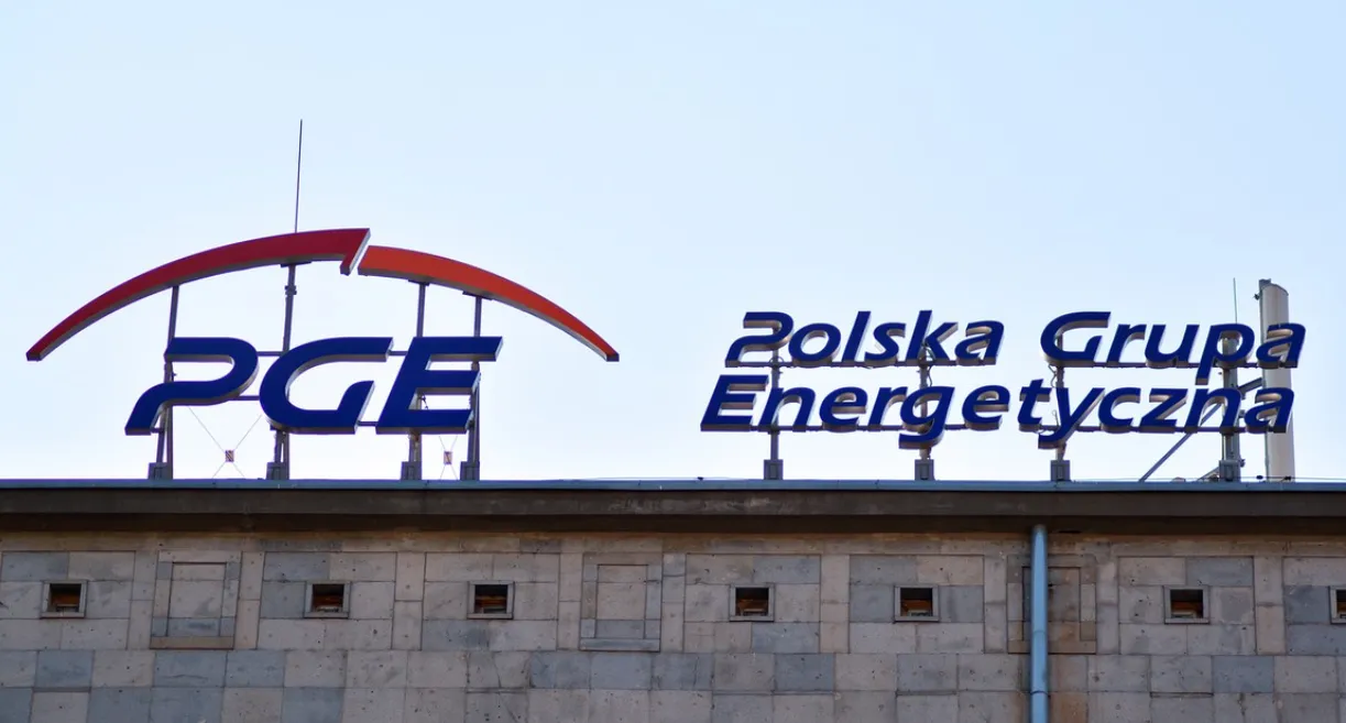 PGE podtrzymuje prognozy na 2025 rok. Dystrybucja i ciepłownictwo na plusie, OZE pod presją wietrzności